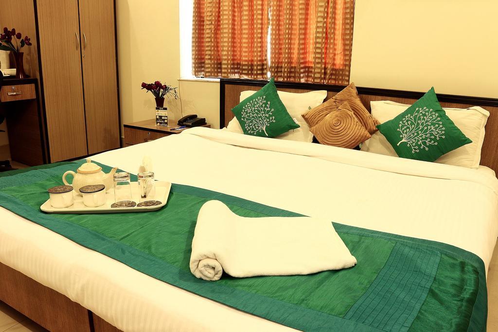 Oyo 1220 Casa Broadway Hotel Calcutta Buitenkant foto